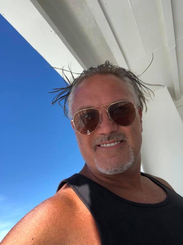 Date this attractive Chile man Bastian from chile SE257