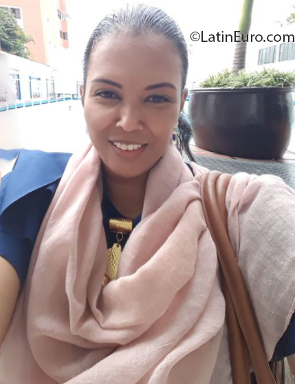 Date this young Colombia girl Julieta from Cali CO25566