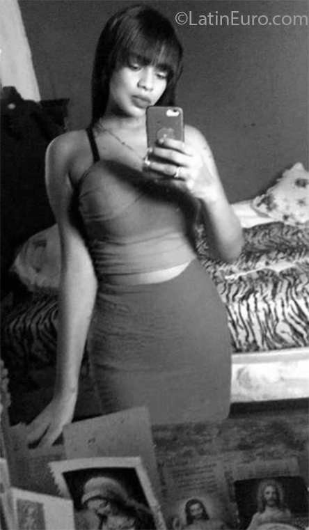 Date this athletic Dominican Republic girl Indana from Puerto Plata DO35212
