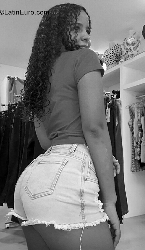 Date this beautiful Colombia girl Dana from Cota CO25583