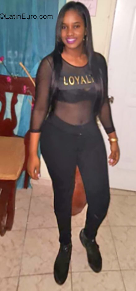 Date this georgeous Dominican Republic girl Yokarie from Santo Domingo DO37285