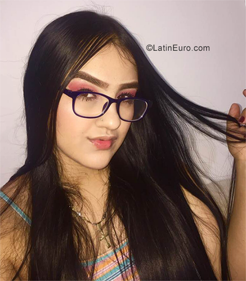 Date this young Colombia girl Milly from Pereira CO25592