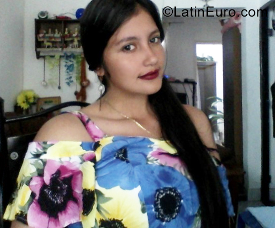 Date this hard body Colombia girl Lucia from Bogota CO25631
