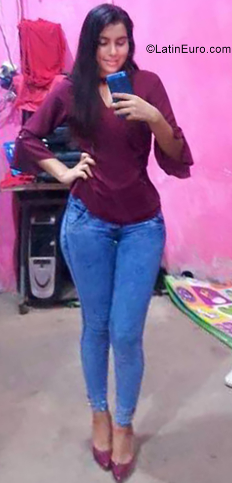 Date this hot Ecuador girl Genesis from Playas EC343
