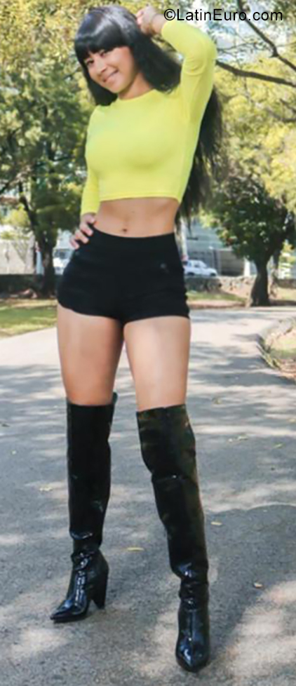 Date this sensual Dominican Republic girl Marichel from Santo Domingo DO35313