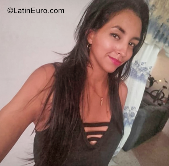 Date this fun Colombia girl Andrea from Cali CO25674