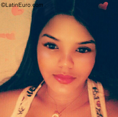 Date this voluptuous Dominican Republic girl Ambar from Santo Domingo DO35372