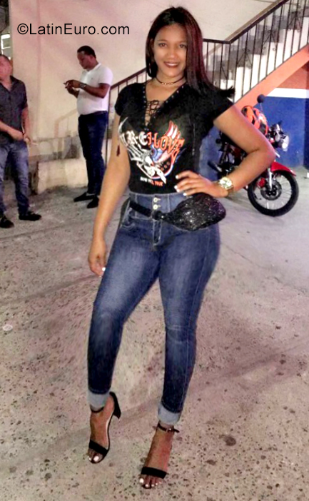 Date this fun Dominican Republic girl Pamela from Santiago DO35398