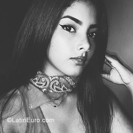 Date this athletic Venezuela girl Gabriela from Caracas VE2532