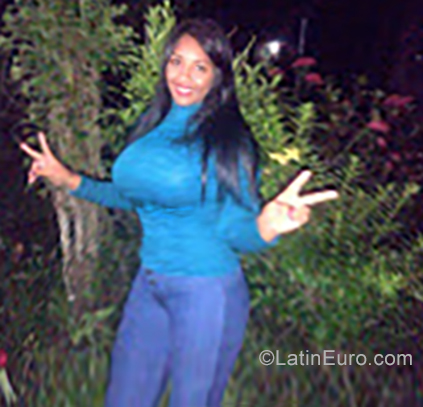 Date this pretty Venezuela girl Geraldine from Caracas VE2537