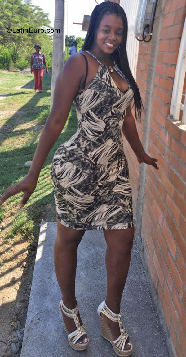 Date this exotic Colombia girl Johana from Cali CO25755