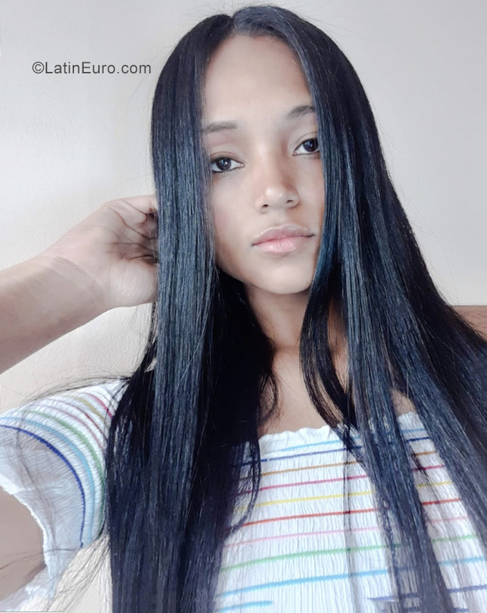 Date this delightful Colombia girl Cindy from Bogota CO25757