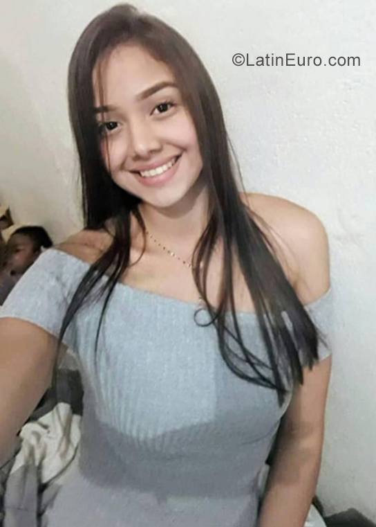 Date this hot Venezuela girl Hilary from Barquisimeto VE2538