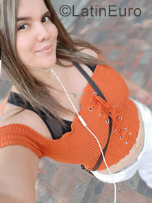 Date this nice looking Colombia girl Yohanna from Bucaramanga CO25758