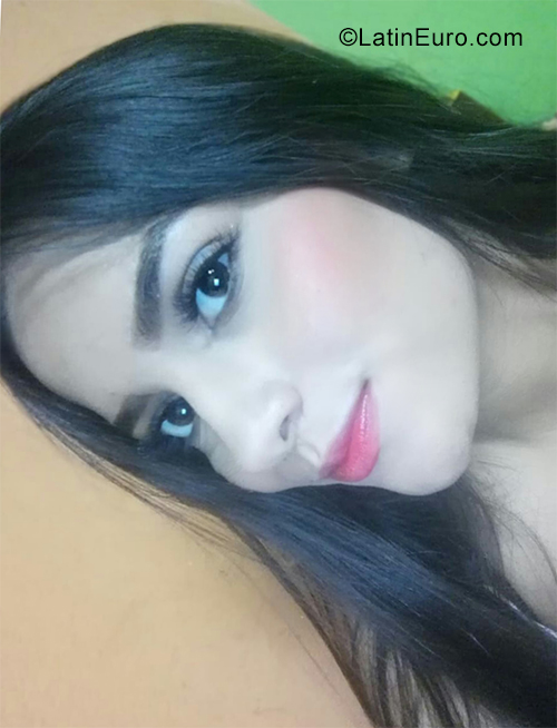 Date this happy Colombia girl Andrea from Ibaque CO25760