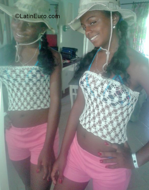 Date this attractive Cuba girl Laura from Santiago De Cuba CU550