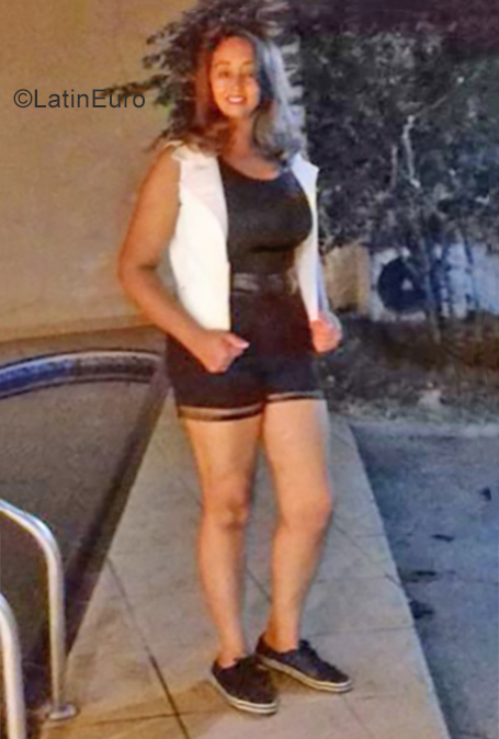 Date this sultry Brazil girl Cleo from Goiania BR10872