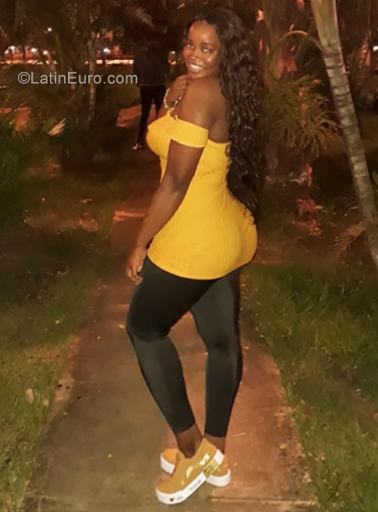 Date this foxy Colombia girl Johanna Patricia from Cali CO26971