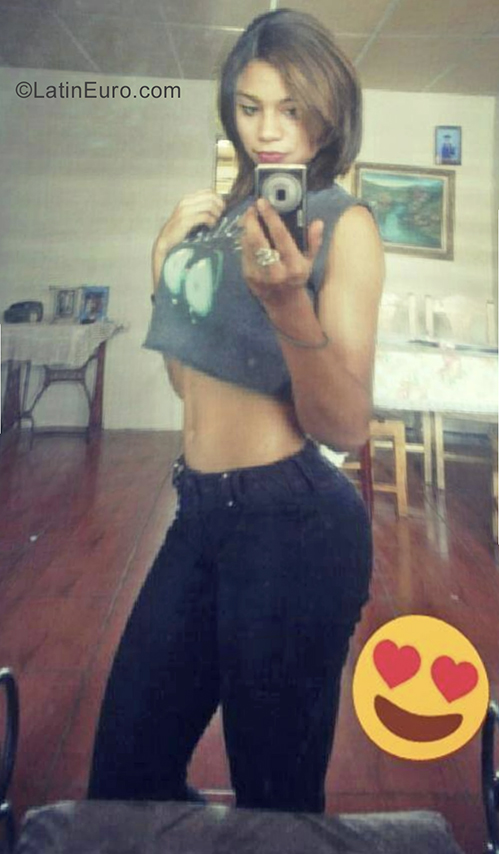 Date this athletic Venezuela girl Cecilia from Caracas VE2554