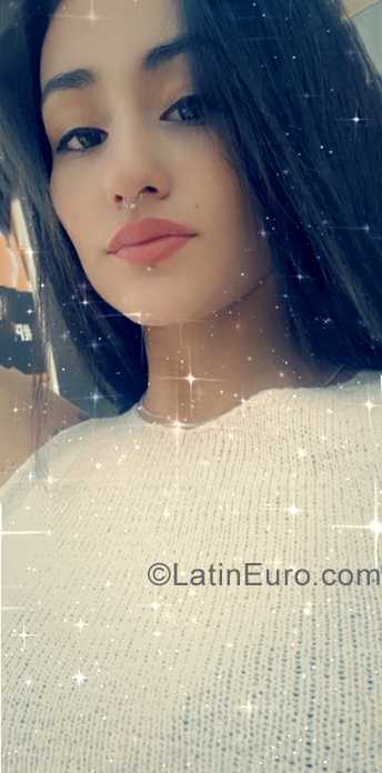 Date this gorgeous Colombia girl Katerin Daniela from Medellin CO25800