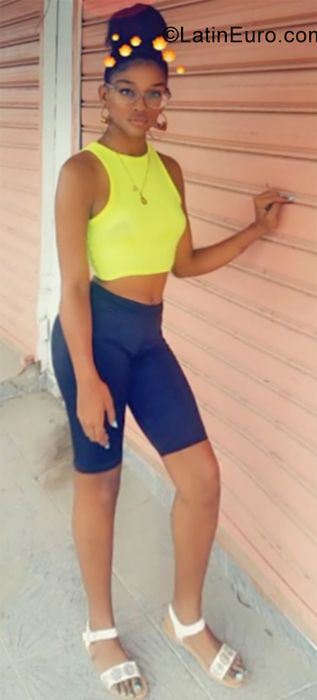 Date this gorgeous Dominican Republic girl Shary from Santo Domingo DO35506