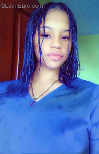 Date this tall Dominican Republic girl Emily from Santo Domingo DO35515
