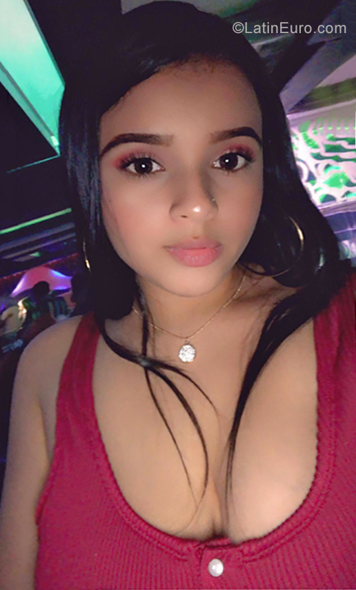 Date this attractive Dominican Republic girl Kisey from Santiago DO35521