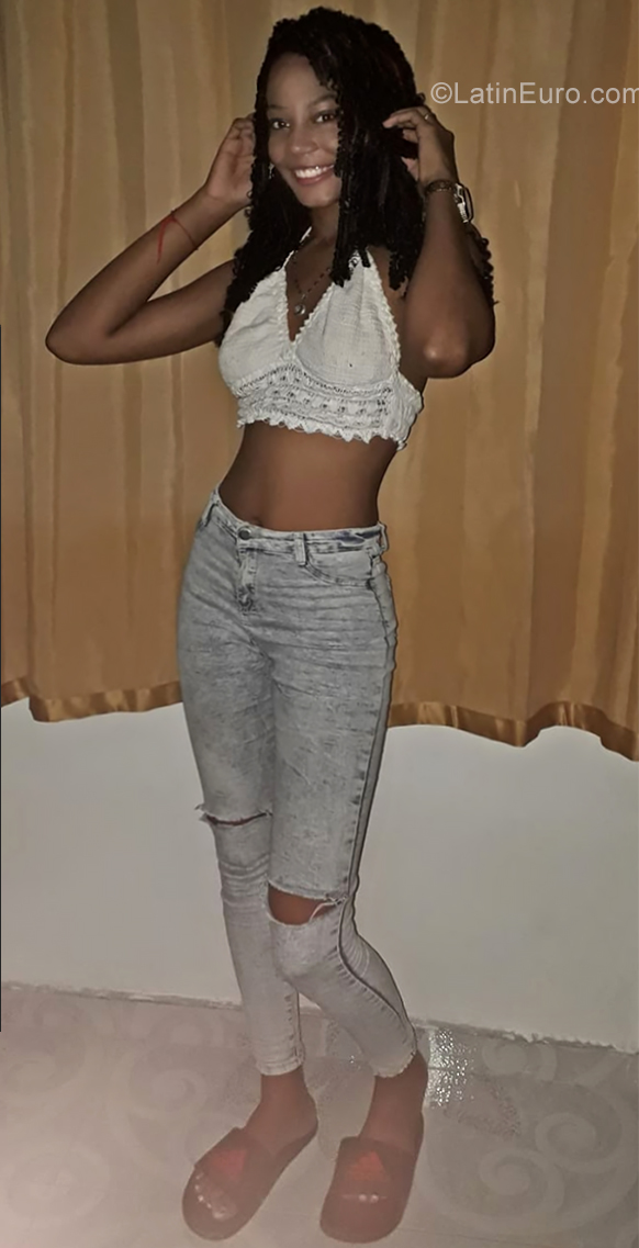 Date this lovely Colombia girl Kiaria from Santa Marta CO25815