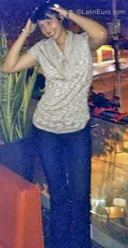 Date this beautiful Colombia girl Irina from Barranquilla CO25817