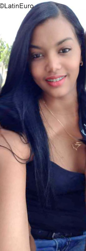 Date this happy Dominican Republic girl Maria from Santo Domingo DO35545