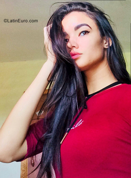 Date this fun Cuba girl Diane from Holguin CU558