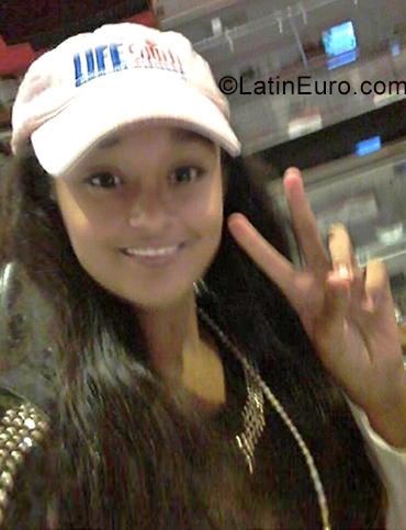 Date this foxy Dominican Republic girl Maria from Santo Domingo DO35571