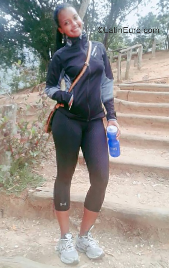 Date this athletic Colombia girl Yadi from Bogota CO25840