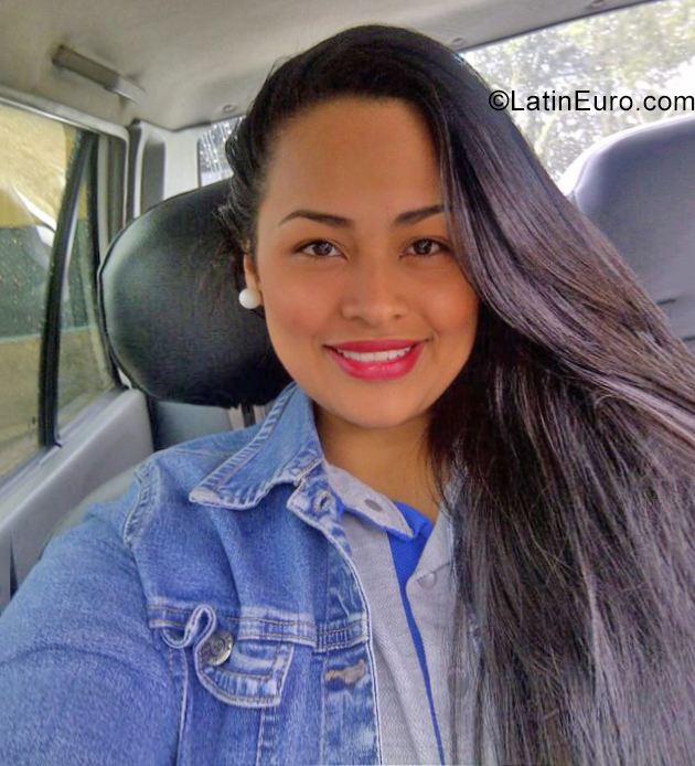 Date this sensual Venezuela girl Sindy from San Cristobal VE2571