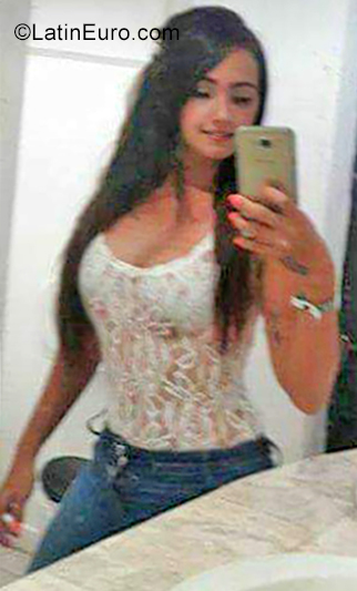 Date this foxy Colombia girl Wendy from Bucaramanga CO25843