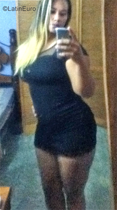 Date this nice looking Venezuela girl Andrea from Porlamar VE2578