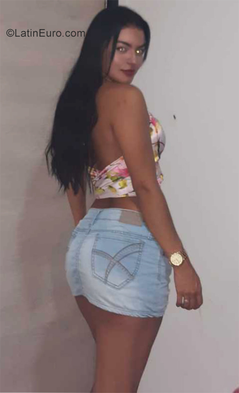 Date this beautiful Colombia girl Tania from Bogota CO25851