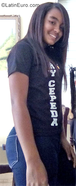 Date this delightful Dominican Republic girl Ariany from San Francisco De Macoris DO35605