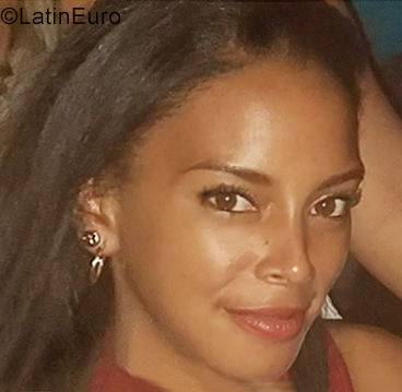 Date this lovely Cuba girl Yune from Havana CU562