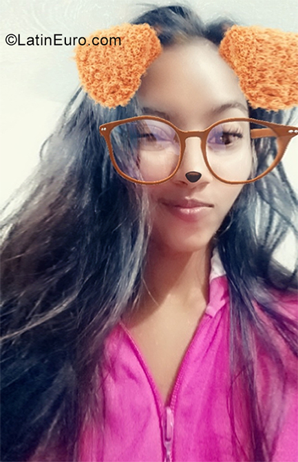 Date this hard body Colombia girl Yeri from Cartagena CO25862