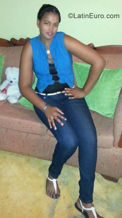 Date this lovely Dominican Republic girl Darelia from Santiago DO35623