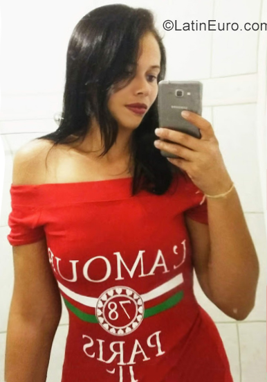 Date this voluptuous Brazil girl Jessica from Salvador BR10919