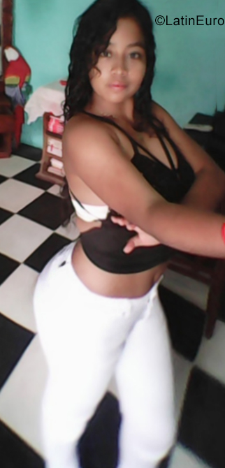 Date this foxy Colombia girl Fernanda from Cali CO25867