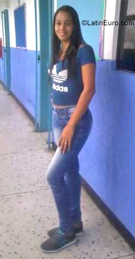 Date this hard body Venezuela girl Franyolith from Barquisimeto VE2594