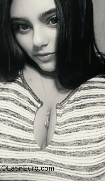 Date this hot Peru girl Valeria from Lima PE1424