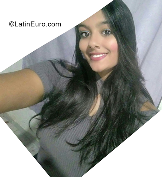 Date this sultry Brazil girl Tamiras from Fortaleza BR10905