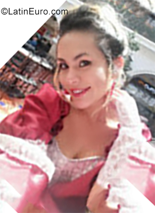 Date this georgeous Ecuador girl Alondra from Quito EC358