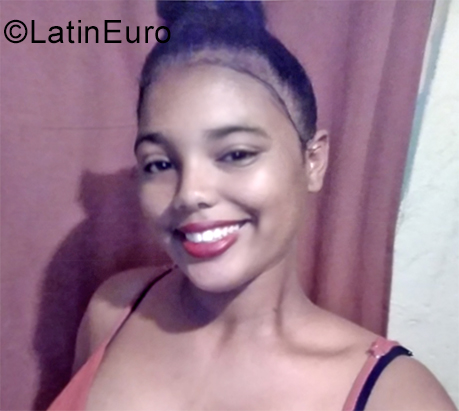 Date this sensual Dominican Republic girl Erika from San Francisco de Marcoris DO35693
