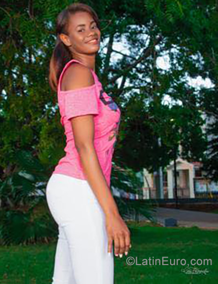 Date this lovely Dominican Republic girl Yalitza from Dajabon DO35702