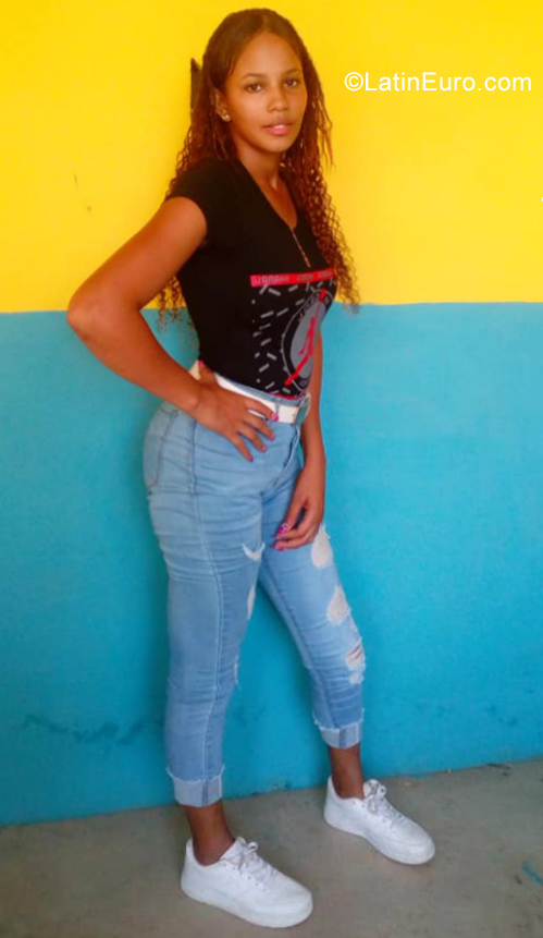 Date this tall Dominican Republic girl Yordana from Montecristi DO35705